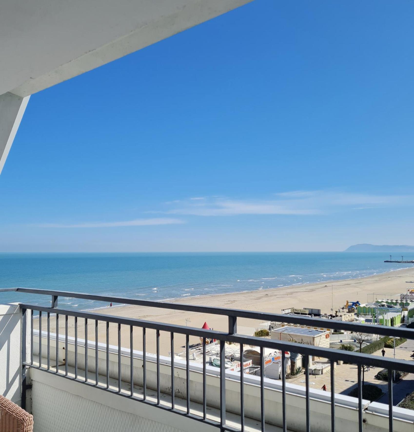 Club Hotel Riccione Eksteriør bilde