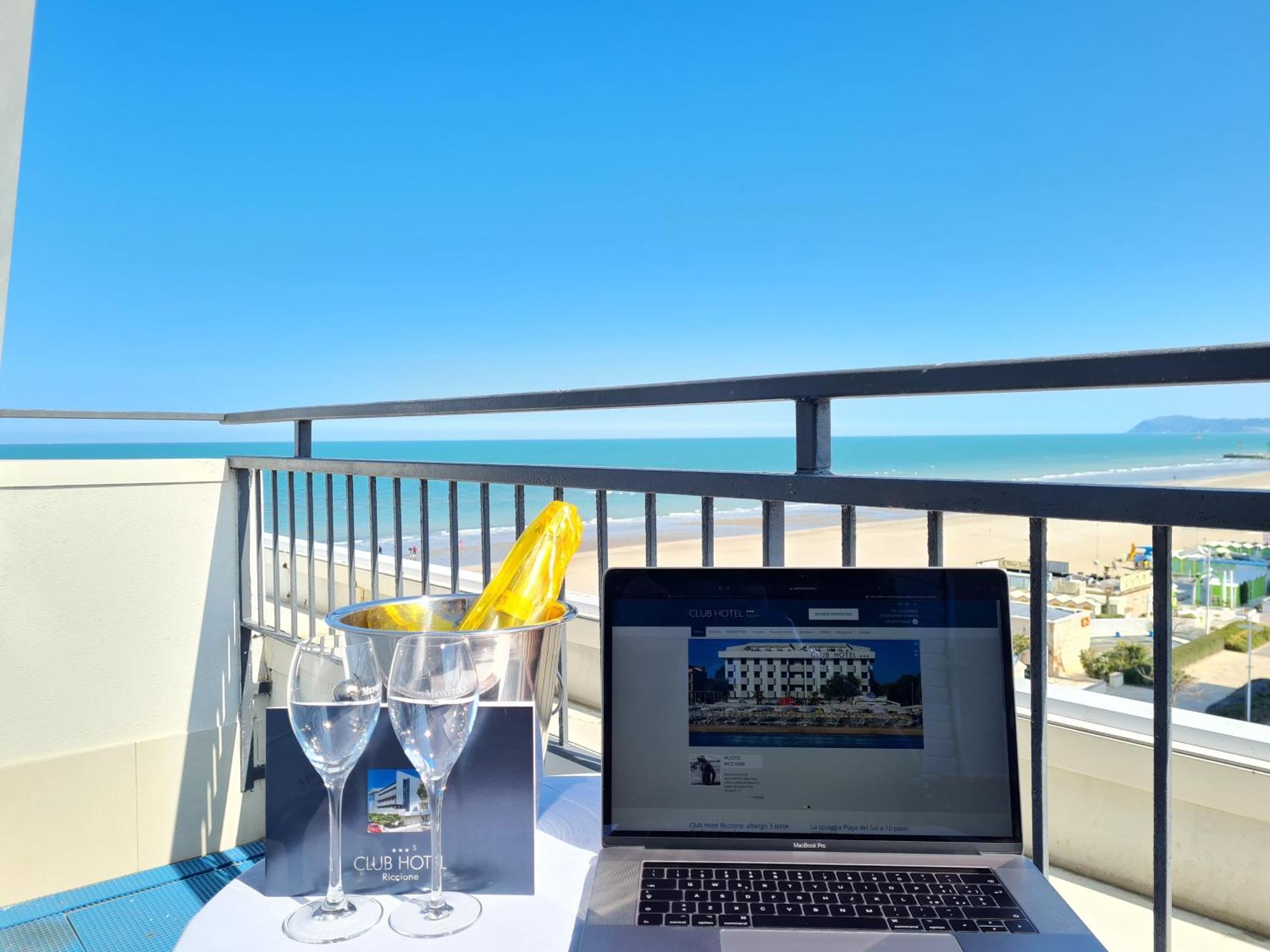 Club Hotel Riccione Eksteriør bilde