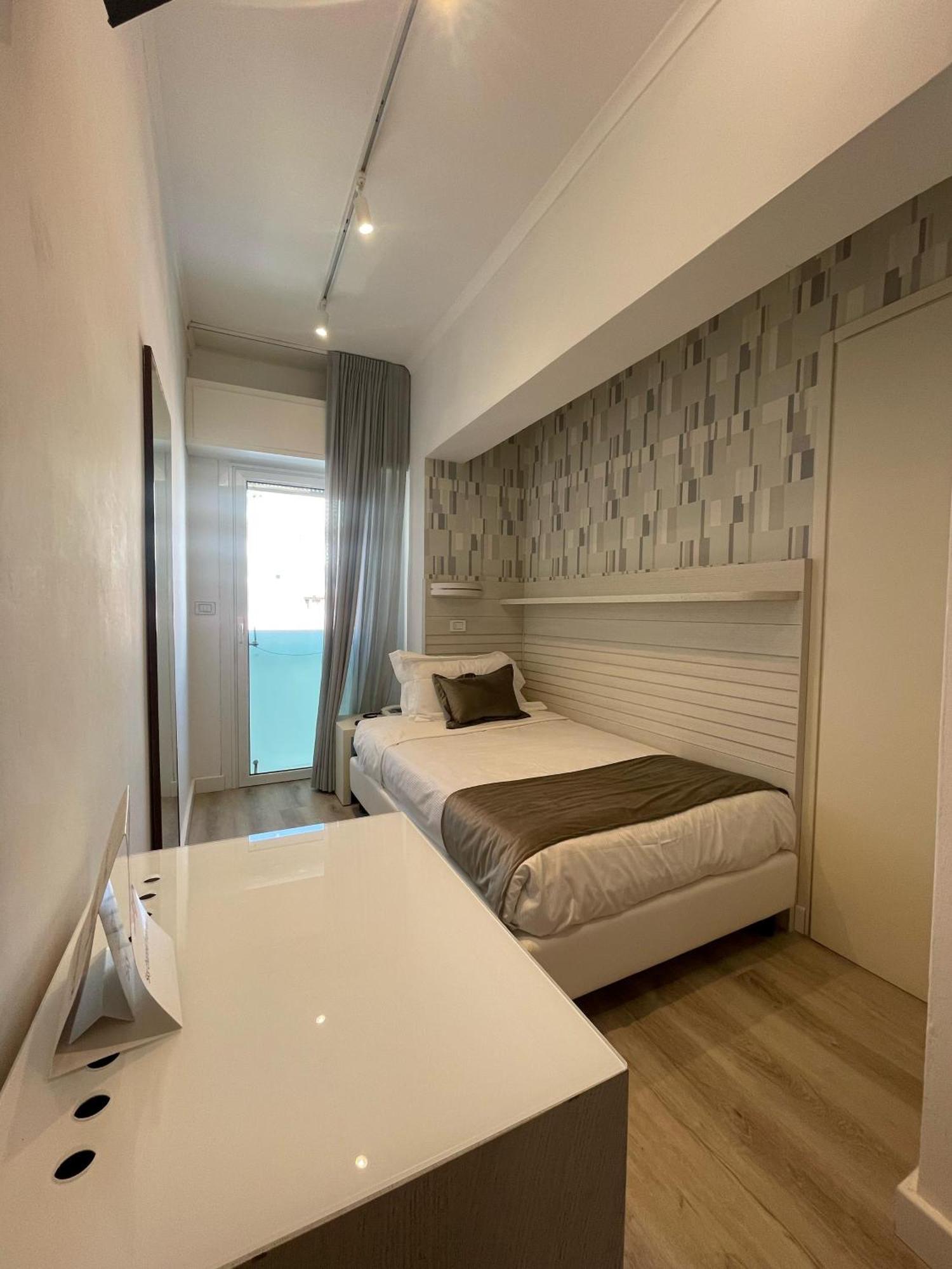 Club Hotel Riccione Eksteriør bilde