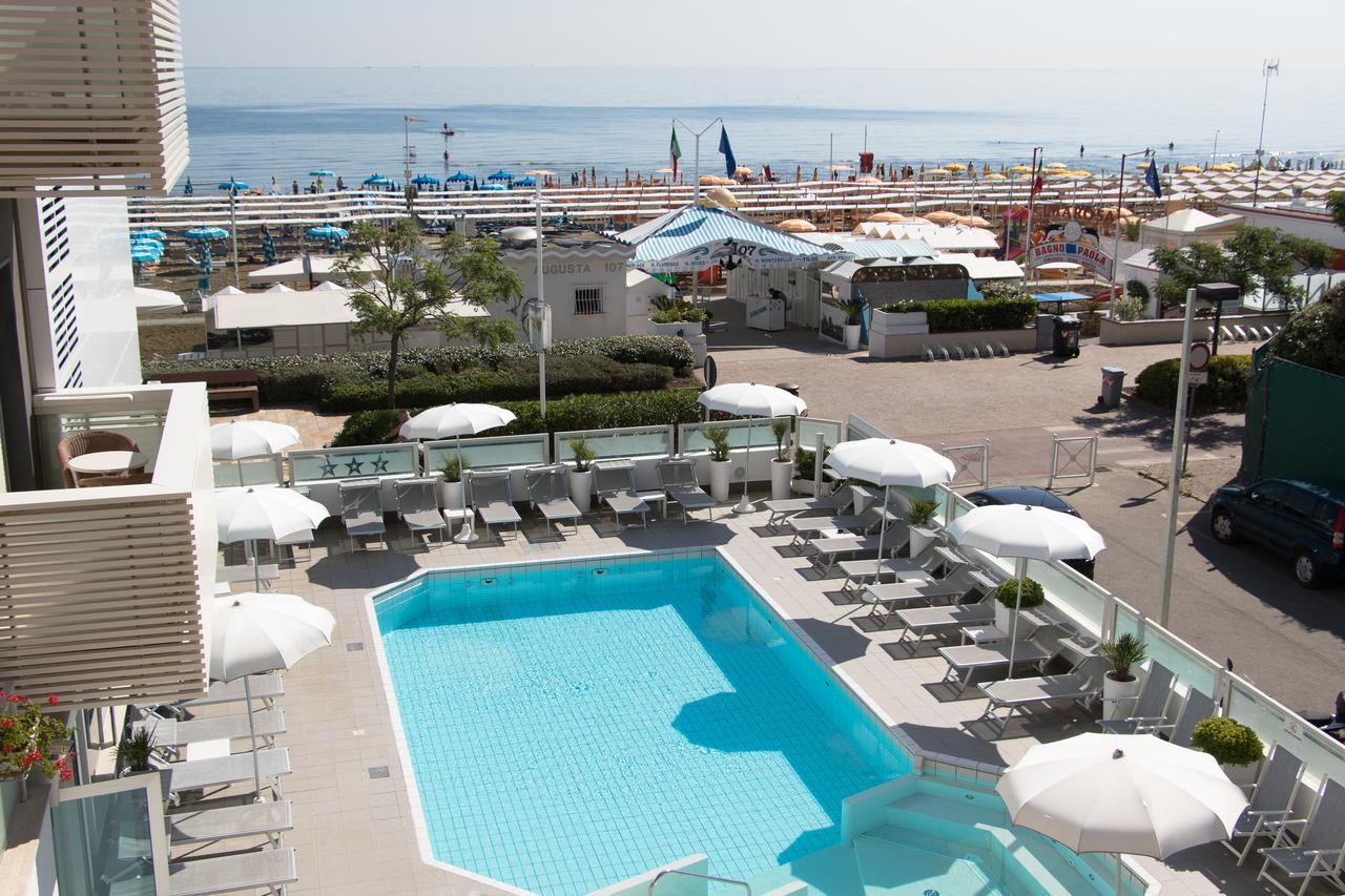 Club Hotel Riccione Eksteriør bilde
